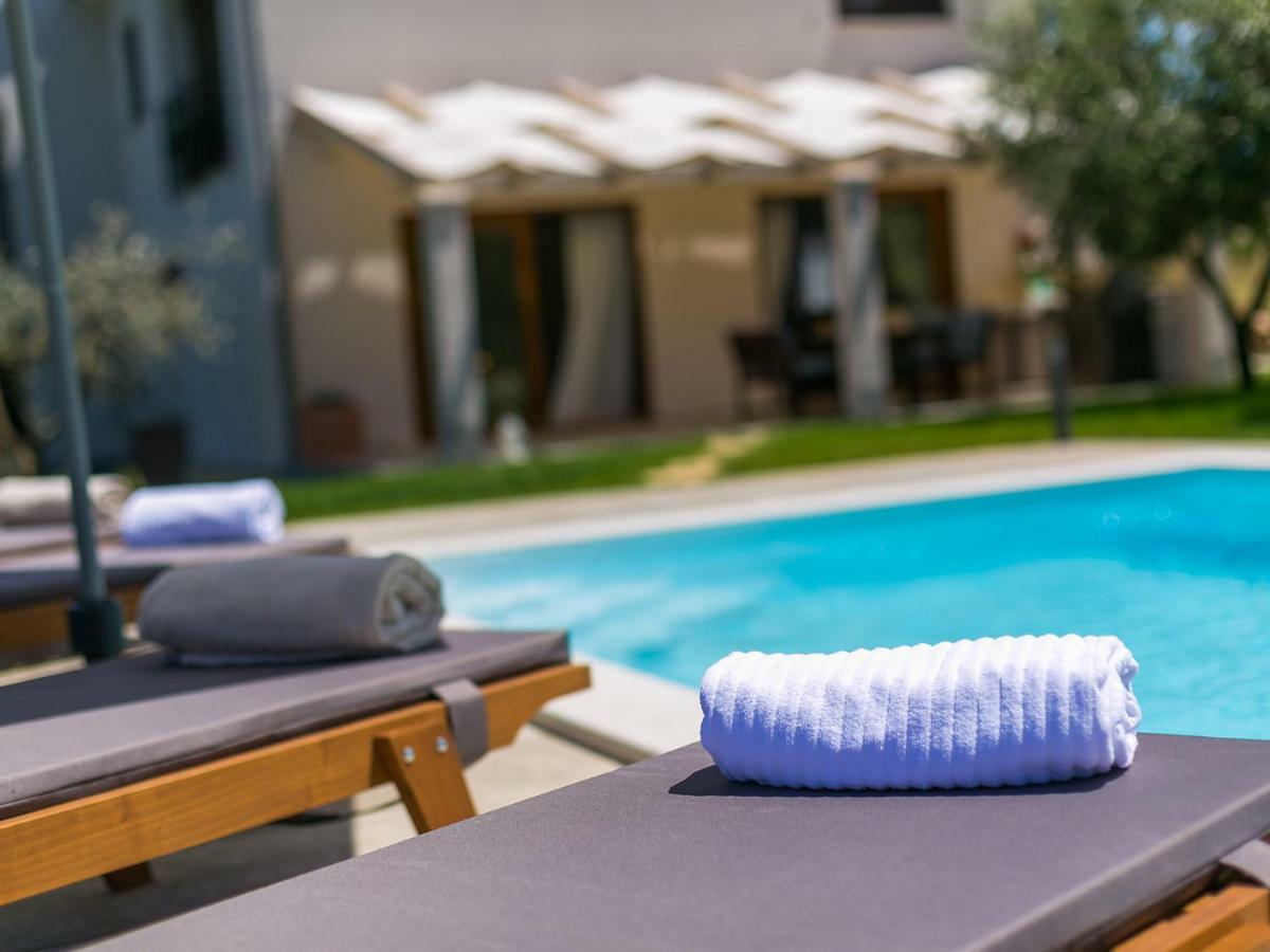 Pool Premium Apartment فيرسار المظهر الخارجي الصورة