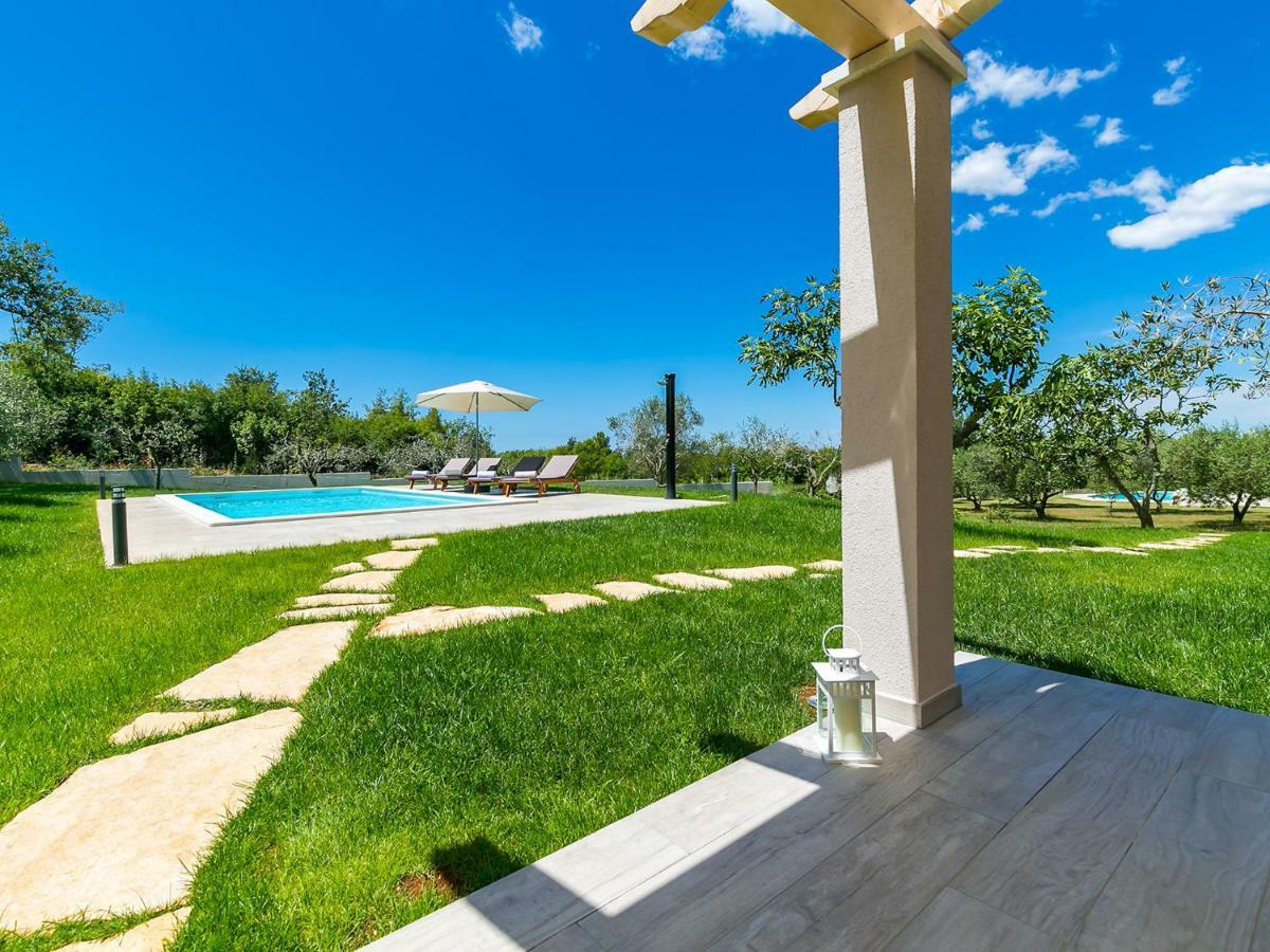 Pool Premium Apartment فيرسار المظهر الخارجي الصورة