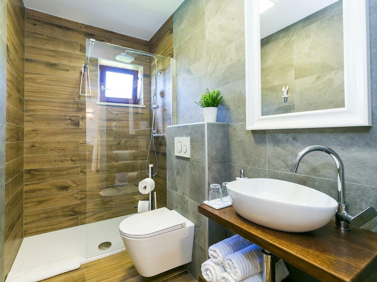 Pool Premium Apartment فيرسار المظهر الخارجي الصورة