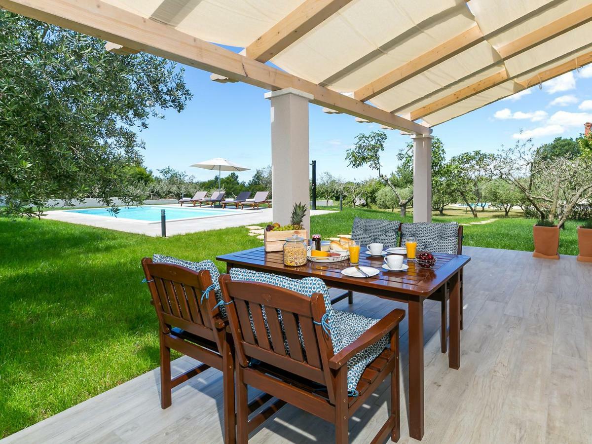 Pool Premium Apartment فيرسار المظهر الخارجي الصورة