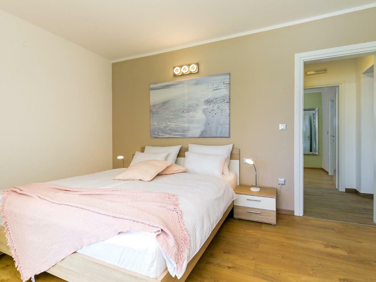 Pool Premium Apartment فيرسار المظهر الخارجي الصورة