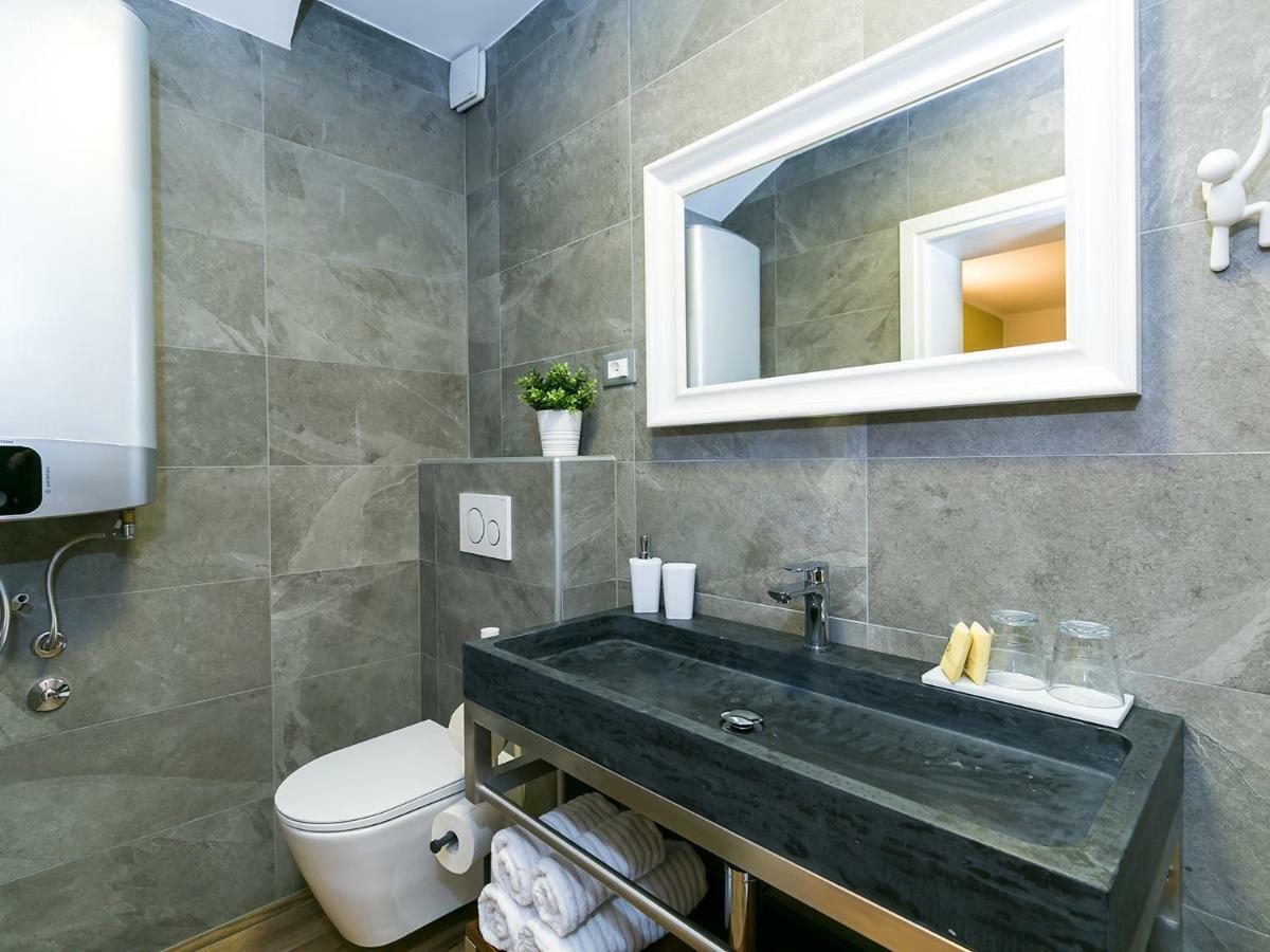 Pool Premium Apartment فيرسار المظهر الخارجي الصورة