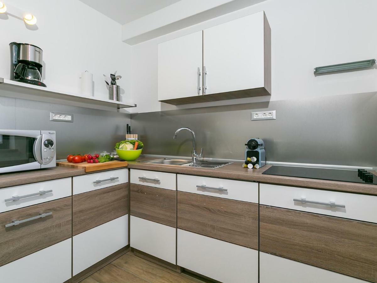 Pool Premium Apartment فيرسار المظهر الخارجي الصورة