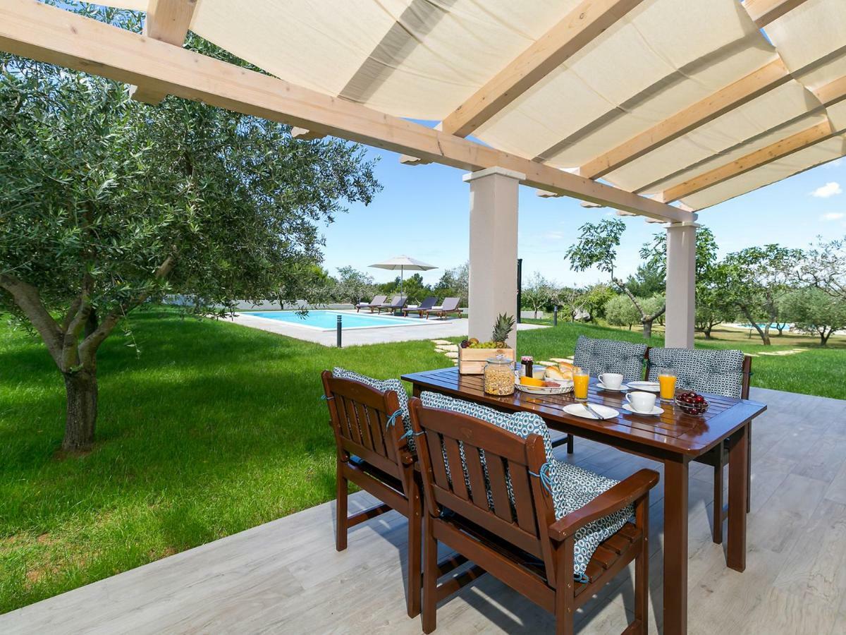 Pool Premium Apartment فيرسار المظهر الخارجي الصورة